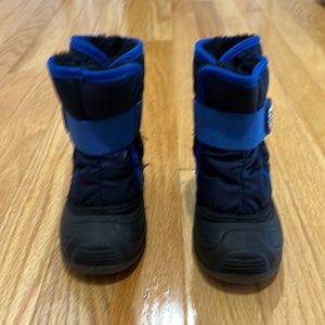 Blue snow boots. Toddler size 6.
